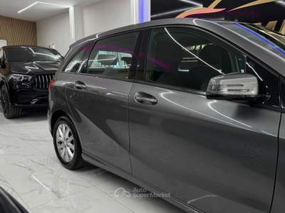 Mercedes-Benz Classe B 180CDI Premium Grigio usata Qualiano