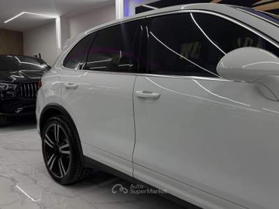 Porsche Cayenne 3.0 Diesel Iper Full Bianco usata Qualiano