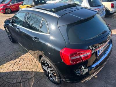 Mercedes-Benz GLA GLA 200 D 4MATIC PREMIUM FINANZIAMENTO Nero usata Aprilia