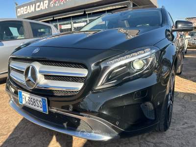 Mercedes-Benz GLA GLA 200 D 4MATIC PREMIUM FINANZIAMENTO Nero usata Aprilia