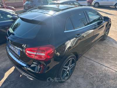 Mercedes-Benz GLA GLA 200 D 4MATIC PREMIUM FINANZIAMENTO Nero usata Aprilia