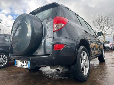 Toyota RAV4 RAV*4*4X4*GARANZIA*FINANZIAMENTO*PERMUTE* Grigio usata Aprilia
