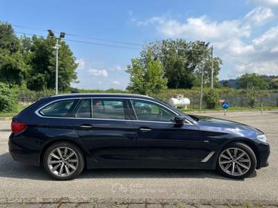 BMW Serie 5 520d BMW 5 series 520 d Luxury Line #6196 Blu/Azzurro usata Moncalieri