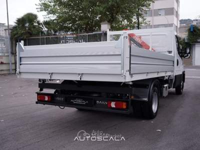 Iveco Daily 35 C18 C.Autom. Cassone Ribaltabile + GRU FASSI Bianco usata Pozzuoli