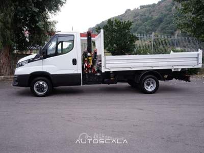 Iveco Daily 35 C18 C.Autom. Cassone Ribaltabile + GRU FASSI Bianco usata Pozzuoli