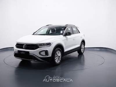 Volkswagen T-Roc 1.5 TSI 150cv ACT DSG Life Bianco usata Pozzuoli