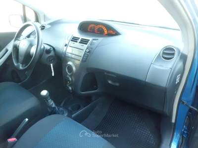 Toyota Yaris 5 porte Sol Blu/Azzurro usata Marconia di Pisticci