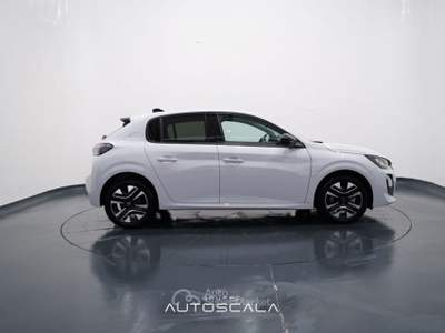 Peugeot 208 1.2 PureTech 100cv S&S 5 porte Allure Bianco usata Pozzuoli