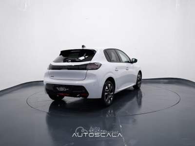 Peugeot 208 1.2 PureTech 100cv S&S 5 porte Allure Bianco usata Pozzuoli