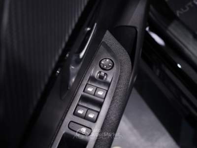 Peugeot 208 1.2 Hybrid 110cv e-DCS6 Style Nero usata Pozzuoli