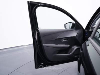 Peugeot 208 1.2 Hybrid 110cv e-DCS6 Style Nero usata Pozzuoli