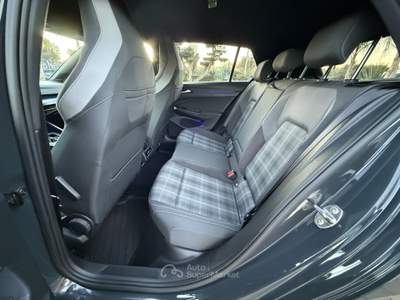 Volkswagen Golf VIII 2.0GTD 200CV DSG NAVI LED Grigio usata Mesagne
