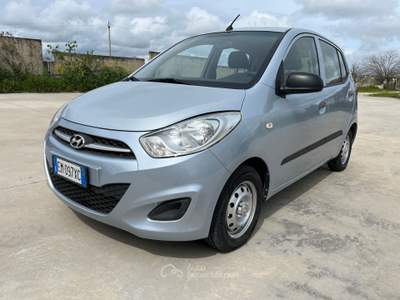 Hyundai i10  Argento usata Gravina in Puglia