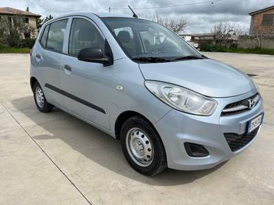 Hyundai i10  Argento usata Gravina in Puglia