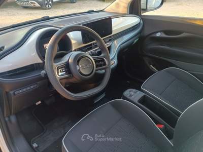 Fiat 500 500e Cabrio 42 kWh Icon Bianco usata Monopoli