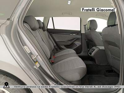 Skoda Superb wagon 2.0 tdi selection 150cv dsg Grigio usata Assago