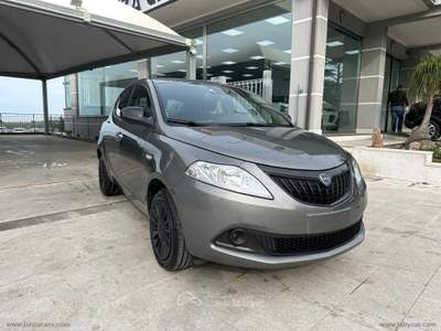 Lancia Ypsilon Ypsilon 1.0 FireFly 5pS&S Hyb. Eco Silv. Grigio usata TORRENOVA