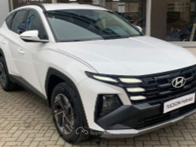 Hyundai Tucson 1.6 t-gdi Business 2wd dct Bianco usata Cento