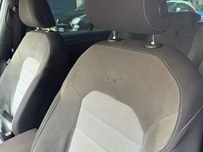 Volkswagen Golf 1.6 TDI 110cv allestimento R-Line Bianco usata Bari