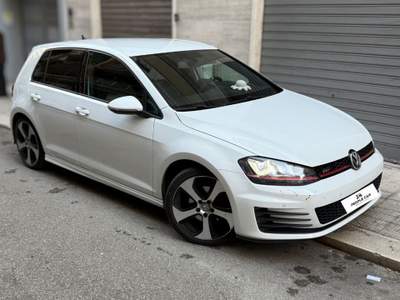 Volkswagen Golf 1.6 TDI 110cv allestimento R-Line Bianco usata Bari