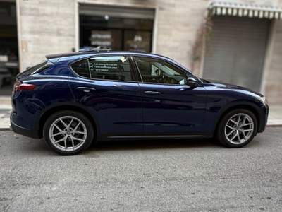 Alfa Romeo Stelvio AT8 RWD Executive Blu/Azzurro usata Bari