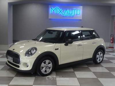 MINI One 1.5 100 CV 5 Porte EU6 Bianco usata Latina