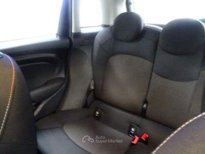 MINI One 1.5 100 CV 5 Porte EU6 Bianco usata Latina