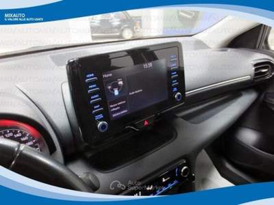 Toyota Yaris 1.5 Hybrid 5 Porte Active AUT EU6 Blu/Azzurro usata Latina