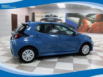 Toyota Yaris 1.5 Hybrid 5 Porte Active AUT EU6 Blu/Azzurro usata Latina