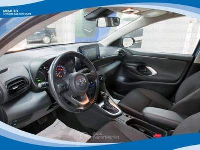 Toyota Yaris 1.5 Hybrid 5 Porte Active AUT EU6 Blu/Azzurro usata Latina
