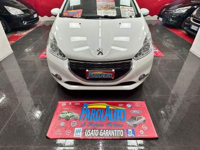 Peugeot 208 5 porte ALLURE - 2013 Bianco usata Giugliano in Campania