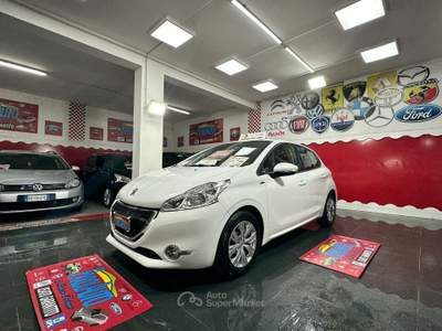 Peugeot 208 5 porte ALLURE - 2013 Bianco usata Giugliano in Campania