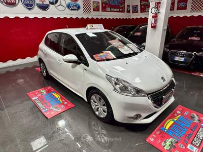Peugeot 208 5 porte ALLURE - 2013 Bianco usata Giugliano in Campania