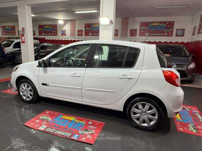 Renault Clio 75cv Luxe - 2011 Bianco usata Giugliano in Campania