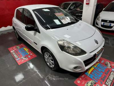 Renault Clio 75cv Luxe - 2011 Bianco usata Giugliano in Campania
