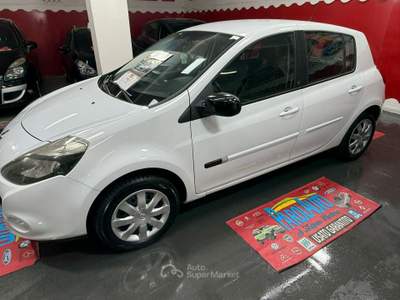 Renault Clio 75cv Luxe - 2011 Bianco usata Giugliano in Campania