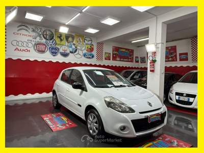 Renault Clio 75cv Luxe - 2011 Bianco usata Giugliano in Campania