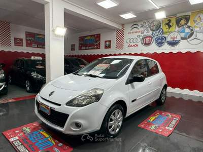 Renault Clio 75cv Luxe - 2011 Bianco usata Giugliano in Campania
