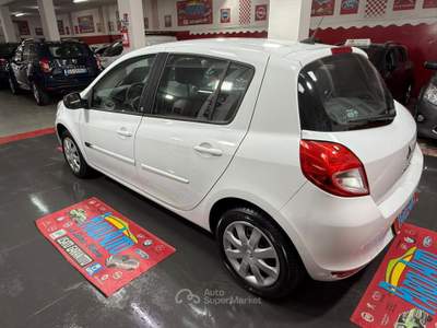 Renault Clio 75cv Luxe - 2011 Bianco usata Giugliano in Campania