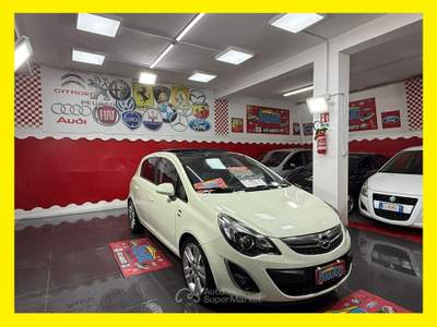 Opel Corsa 1.2 86cv Cosmo - 2011 Bianco usata Giugliano in Campania