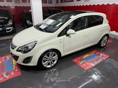 Opel Corsa 1.2 86cv Cosmo - 2011 Bianco usata Giugliano in Campania