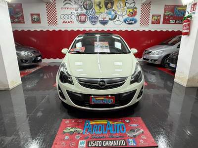 Opel Corsa 1.2 86cv Cosmo - 2011 Bianco usata Giugliano in Campania