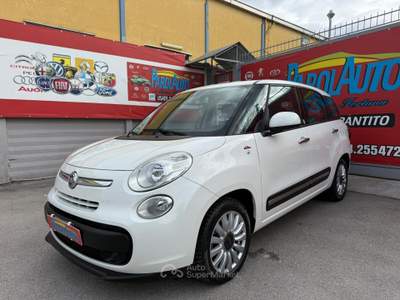 Fiat 500L Living 1.3 mjt 95cv Pop Star - 2016 Bianco usata Giugliano in Campania