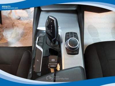 BMW Serie 5 530d Futura D Touring xDrive Business AUT EU6C Argento usata Latina
