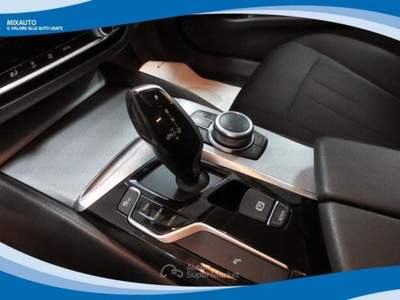 BMW Serie 5 530d Futura D Touring xDrive Business AUT EU6C Argento usata Latina