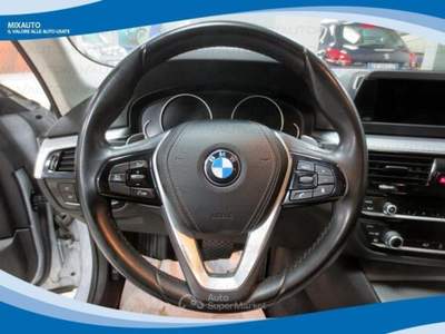 BMW Serie 5 530d Futura D Touring xDrive Business AUT EU6C Argento usata Latina