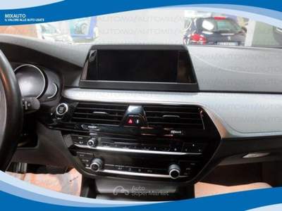 BMW Serie 5 530d Futura D Touring xDrive Business AUT EU6C Argento usata Latina
