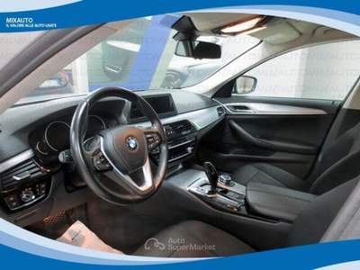 BMW Serie 5 530d Futura D Touring xDrive Business AUT EU6C Argento usata Latina