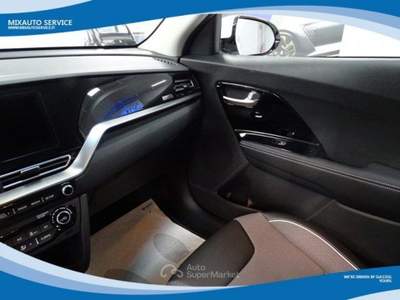 Kia e-Niro BEV 64kwh 204cv Drive Bianco usata Latina