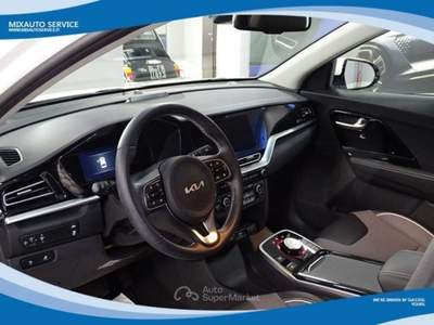 Kia e-Niro BEV 64kwh 204cv Drive Bianco usata Latina